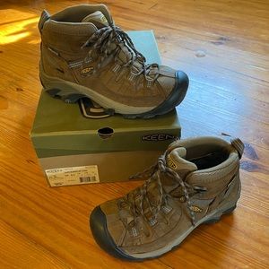 Keen Targhee II Mid WP hiking boots - Sz 6.5